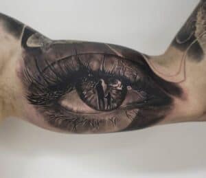 Tattoo eye black n grey