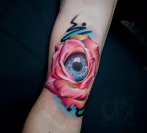 oog en roos surrealisme tattoo