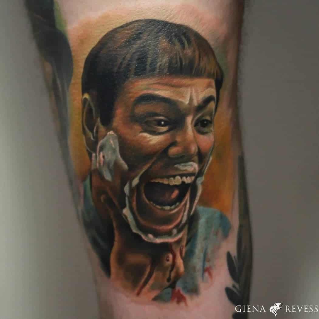 Kleur realisme tattoo, portret van Jim Carrey op knie. Geplaatst bij Inksane tattoo en piercing
